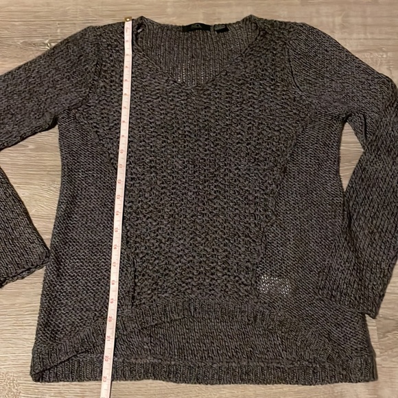 RDI mixed stitch knit v-neck sweater - Picture 10 of 13